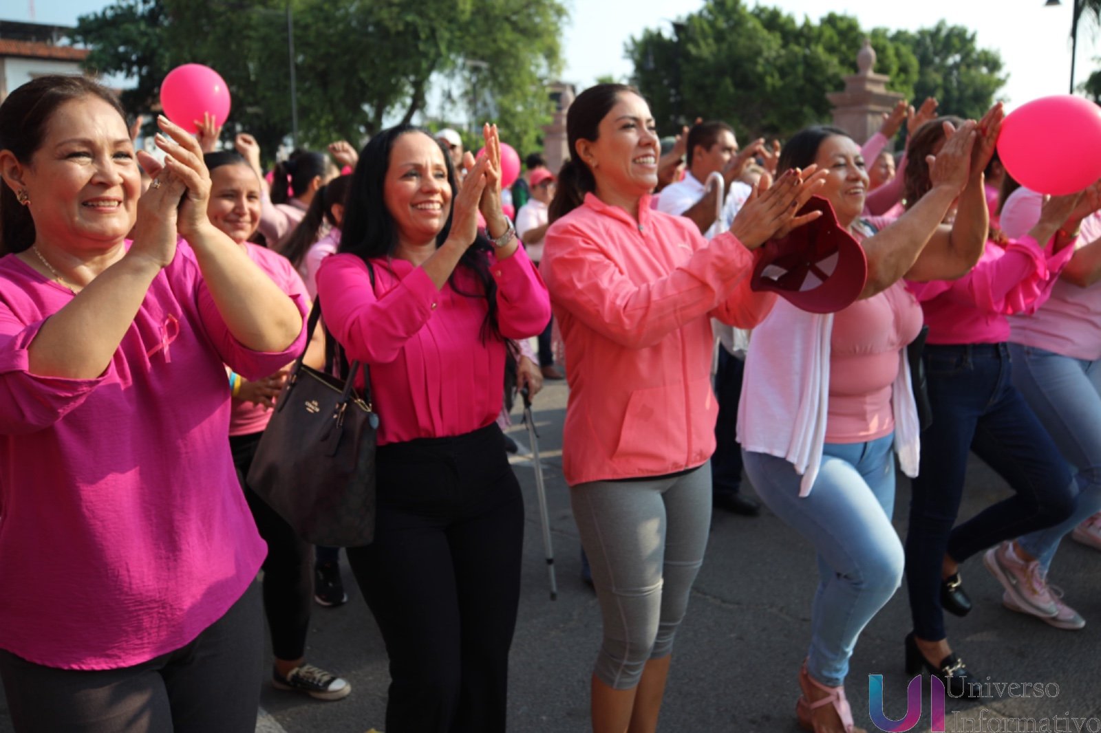 Con una emotiva marcha y conferencia conmemoran Día contra el Cáncer de Mama